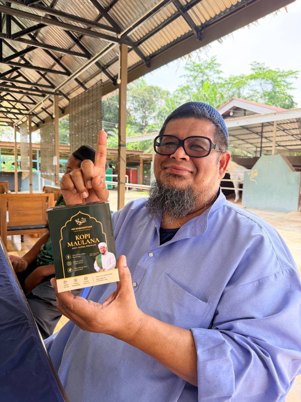 Pelanggan Kopi Maulana 4